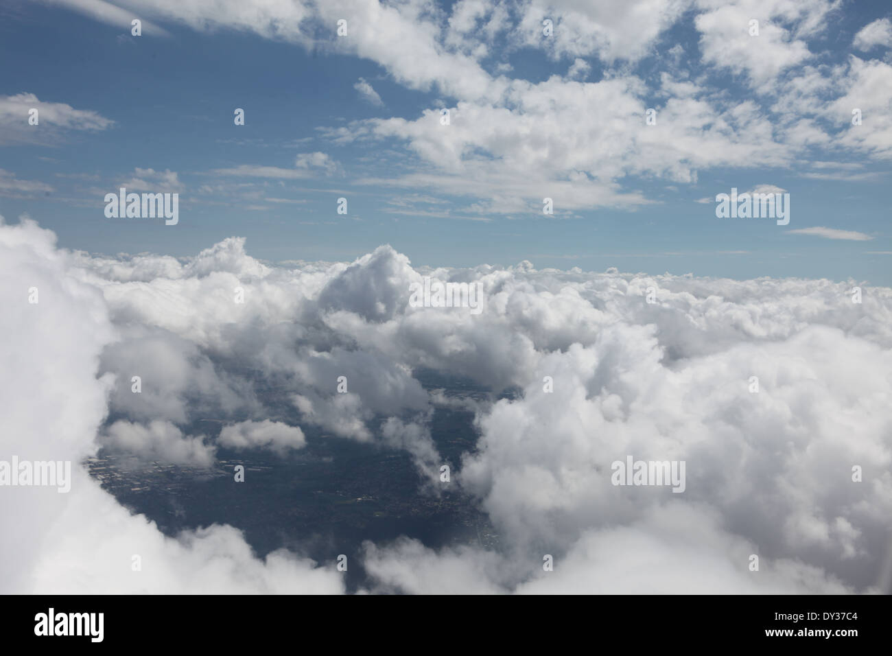 Clouds flying sky hi-res stock photography and images - Alamy