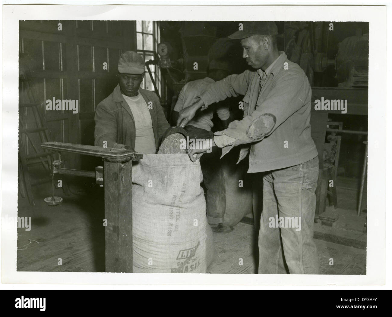 attala-co-co-op-feed-mill-1954-stock-photo-alamy