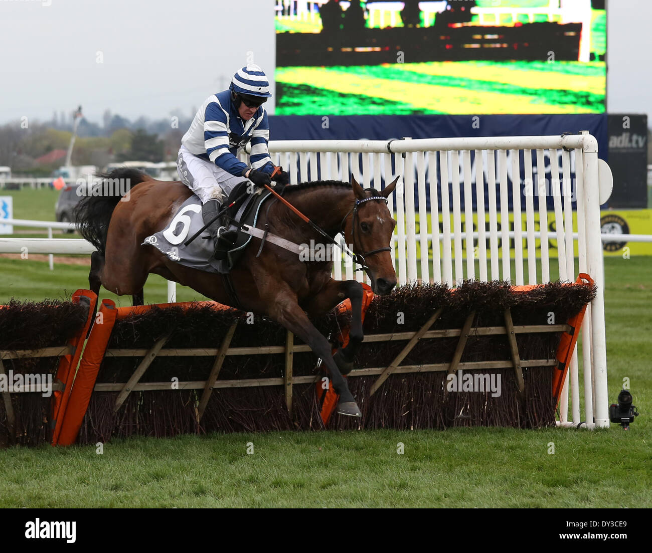 Hurdle at aintree racecourse hires stock photography and images Alamy