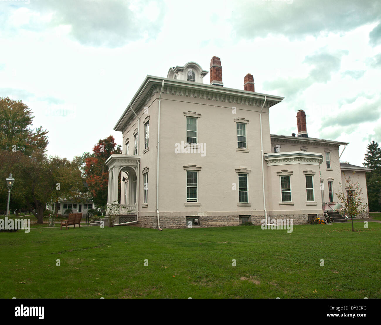 Victorian mansion entrance hi-res stock photography and images - Alamy