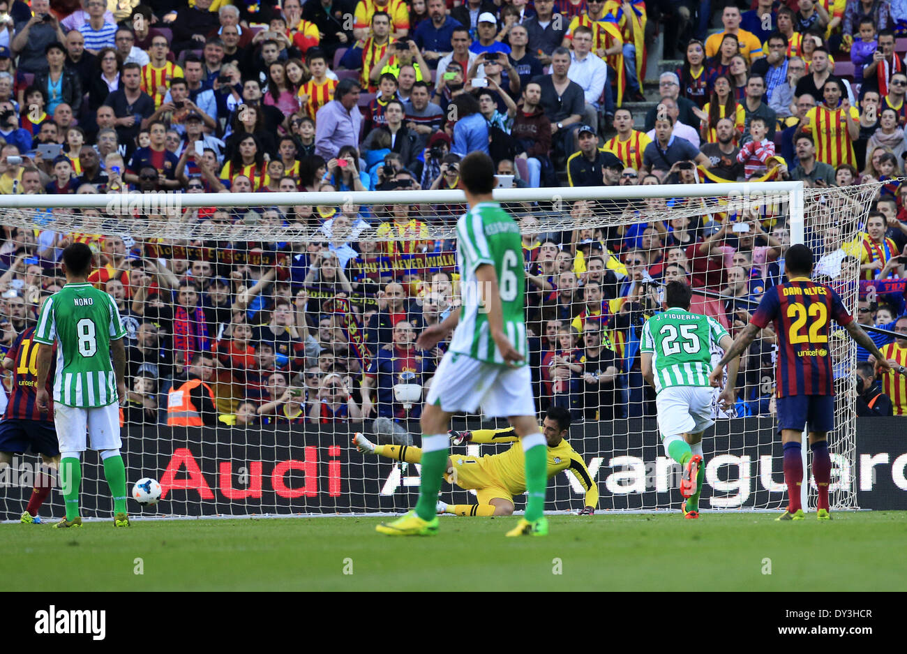 Barcelona, Spain. 5th Apr, 2014. Leo Messi goal in the match between FC Barcelona and Betis for the week 32 of the spanish league, played at the Camp Nou on 5 april, 2014. Photo: Joan Valls/Urbanandsport/Nurphoto. © Joan Valls/NurPhoto/ZUMAPRESS.com/Alamy Live News Stock Photo