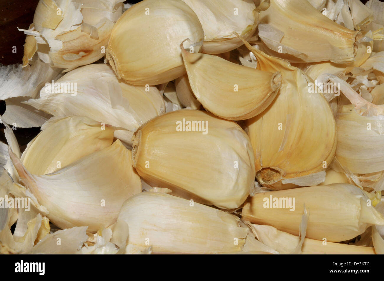 Peeled cloves hi-res stock photography and images - Alamy