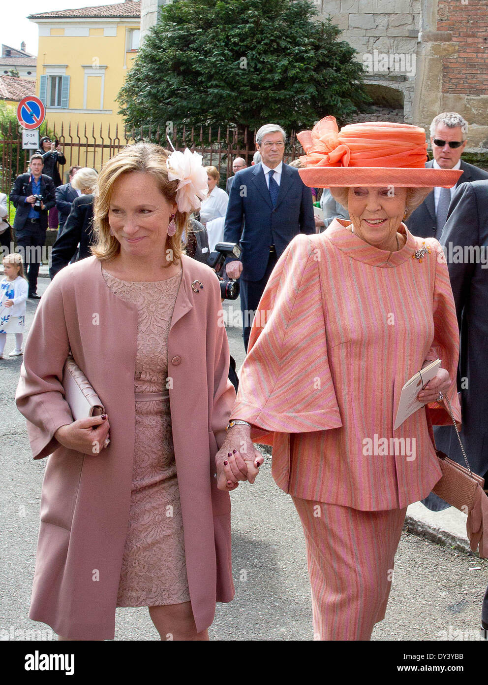 Princess Beatrix of the Netherlands (R) and Princess Margarita of