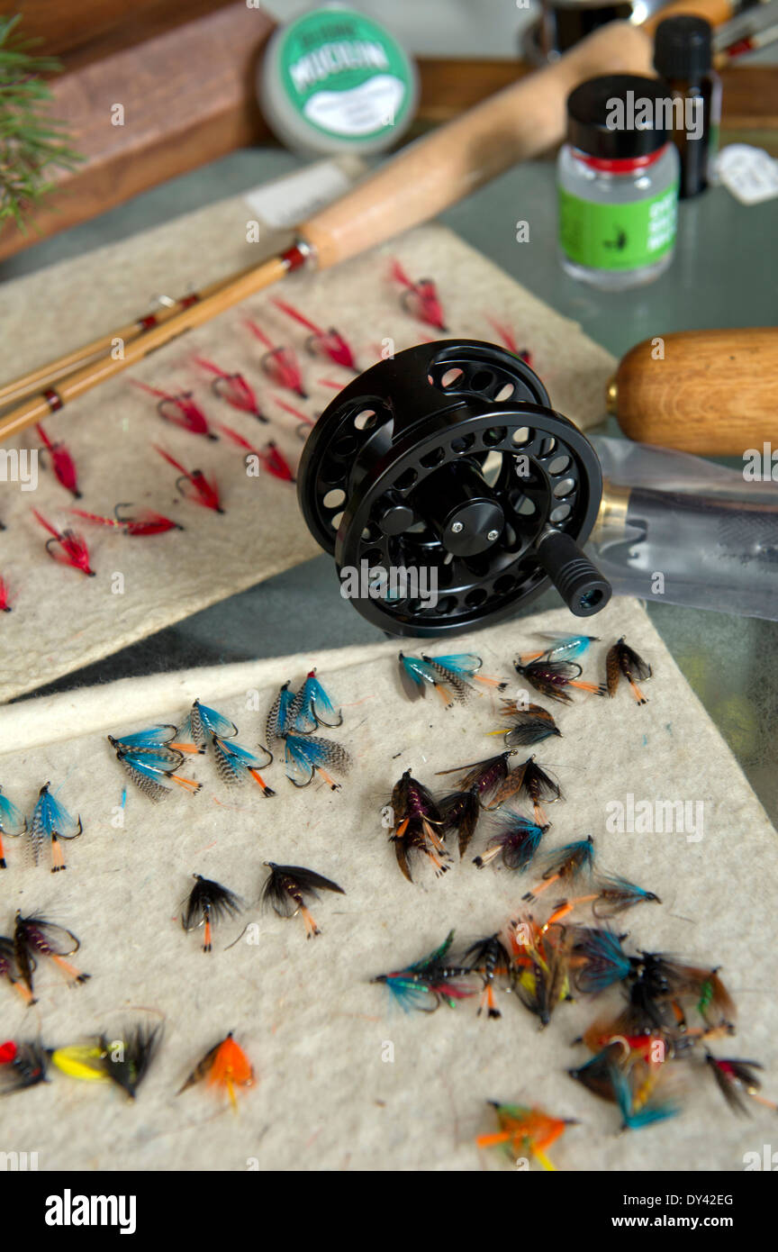 Making fishing flies hi-res stock photography and images - Alamy