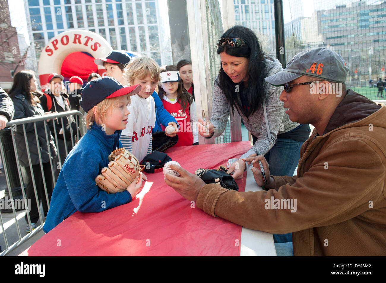 Bernie Williams, who played for the New York Yankees and was a World Series champion and All Star, signing autographs. Stock Photo