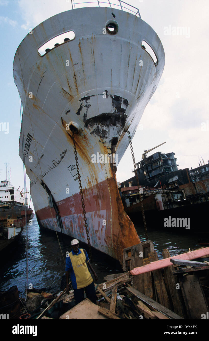 INDIA Mumbai, ship breaking yard in harbor area, cargo ships will be dismantled and the scrap is sold to the steel industry Stock Photo