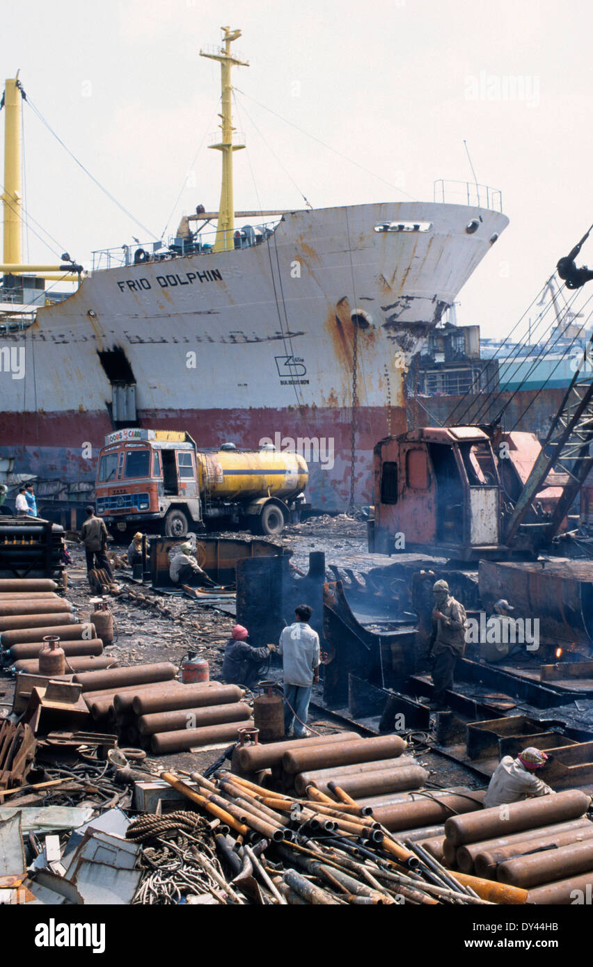 Alang ship breaking yard hires stock photography and images Alamy