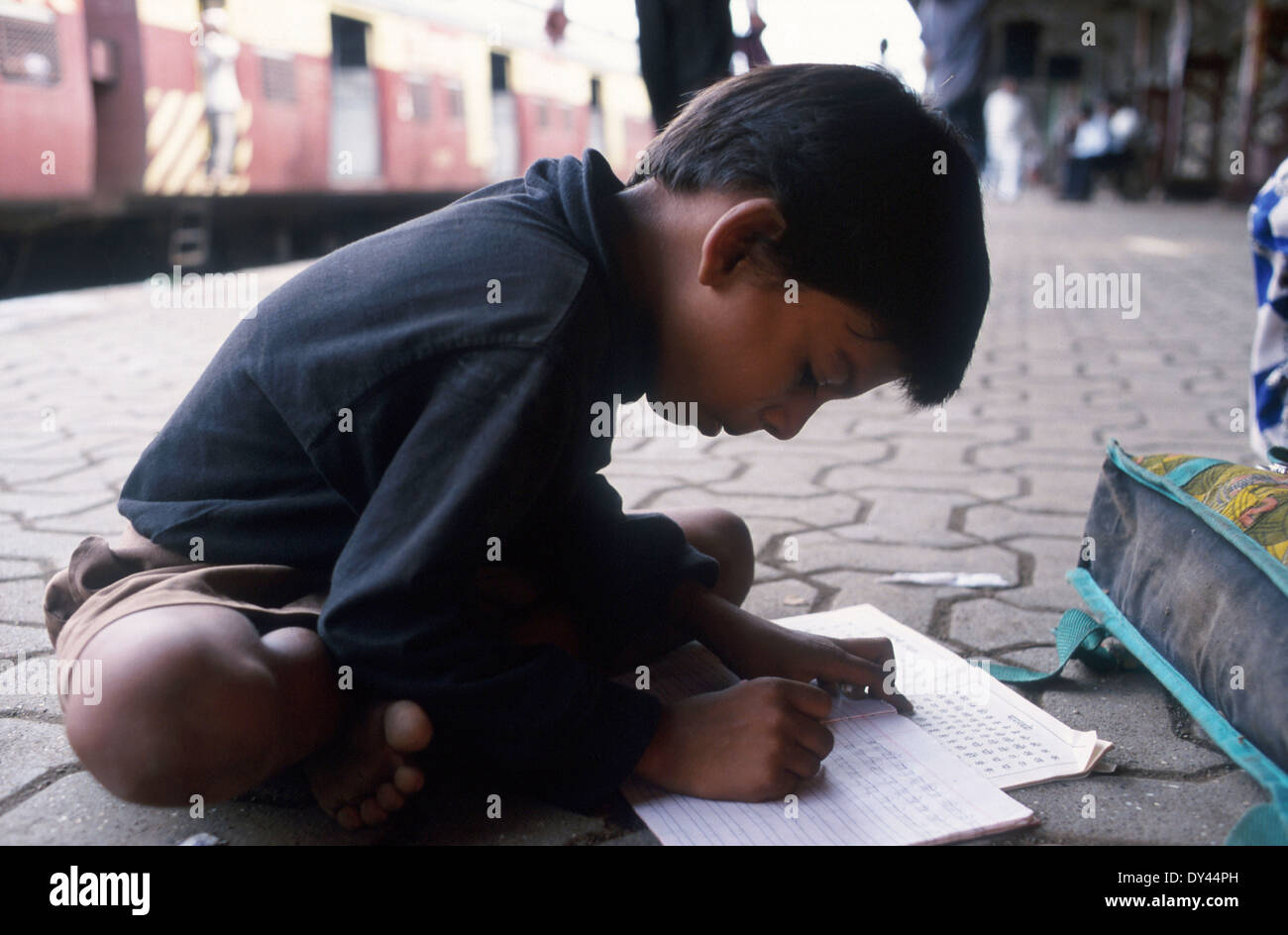India Mumbai, school for street and railway children of NGO Voice at platform of railway station Andheri Stock Photo