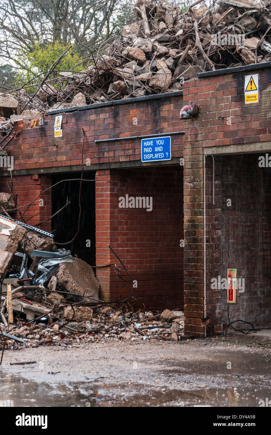 Pile twisted metal debris hi res stock photography and images Alamy