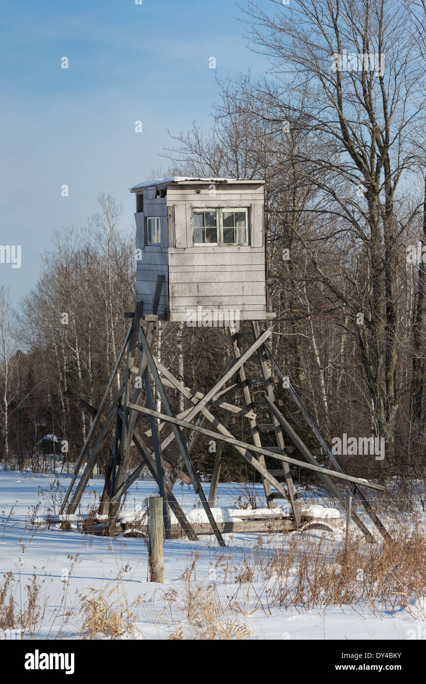 Deer hunting tower stand Stock Photo Alamy