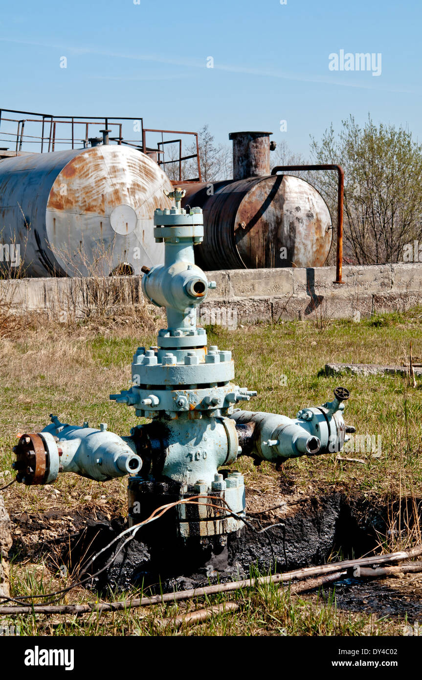 Old oil rigs hi-res stock photography and images - Alamy