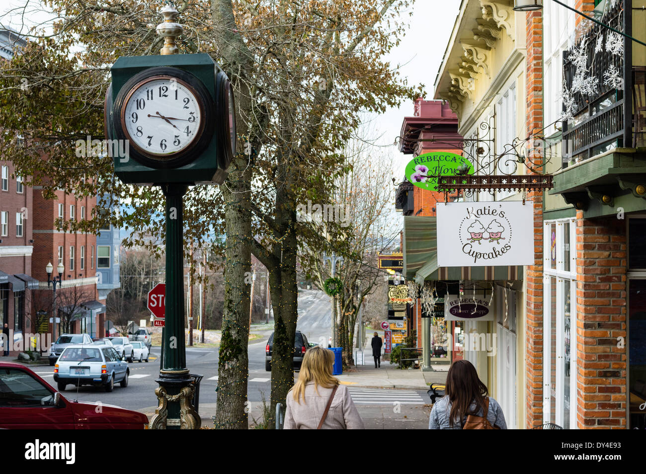 Street view with shoppers and clock. Bellingham, Washington Stock Photo