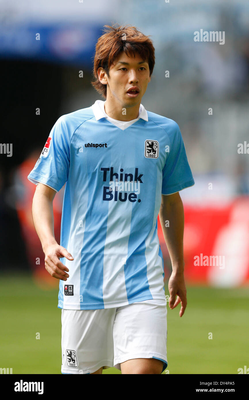 Josh Wolff of 1860 Munich leads the ball during the soccer friendly FC  Bayern Munich vs TSV 1860 Munich at Allianz-Arena in Munich, Germany, 26  January 2008. Photo: Daniel Karmann Stock Photo - Alamy