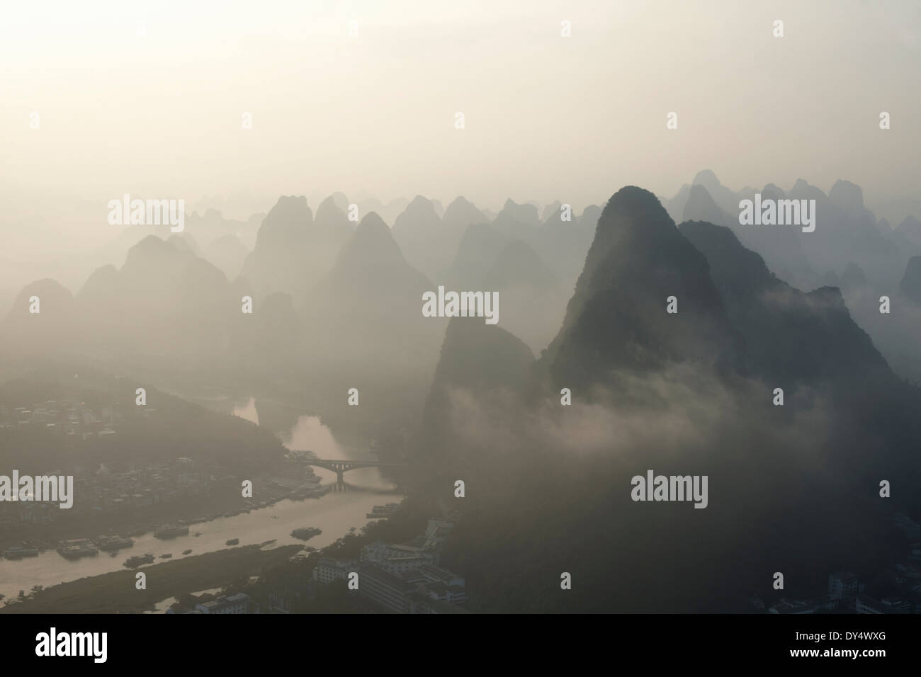 Limestone peaks, Yangshuo, China Stock Photo
