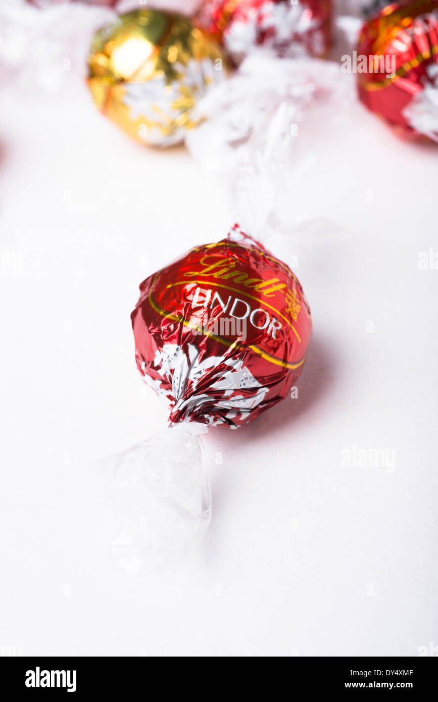 Lindt Lindor Milk Chocolate Truffle Stock Photo Alamy