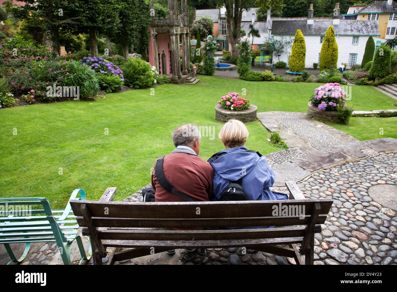 Elderly couple on park bench. Portmeirion, Wales, United Kingdom Stock Photo