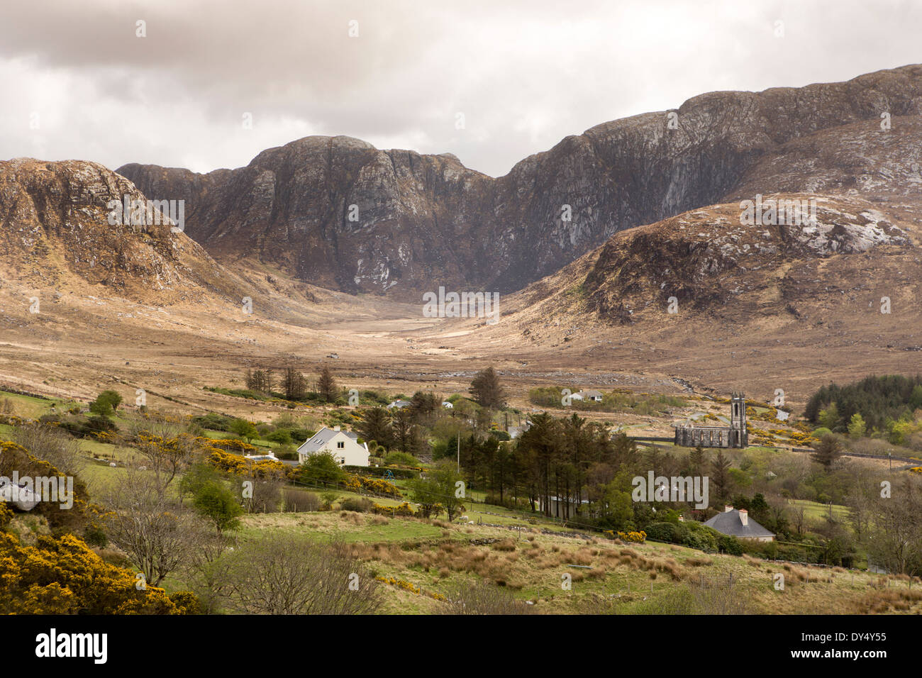 Ireland, Co Donegal, Dunlewey, Glenveagh National Park, houses at end of the Poisoned Glen Stock Photo