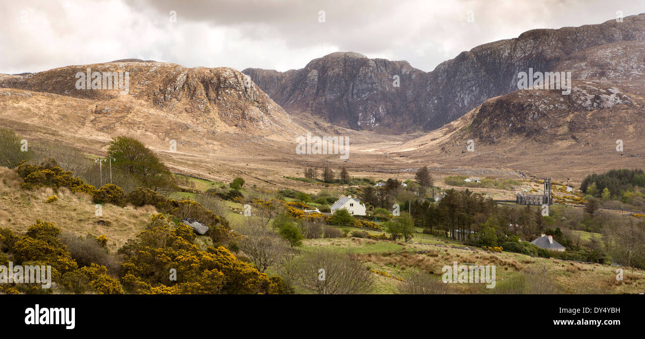 Ireland, Co Donegal, Dunlewey, Glenveagh National Park, houses at end of the Poisoned Glen, panoramic Stock Photo