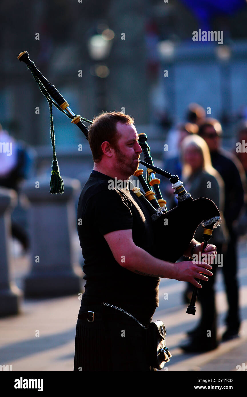 man playing bagpipes London Stock Photo Alamy