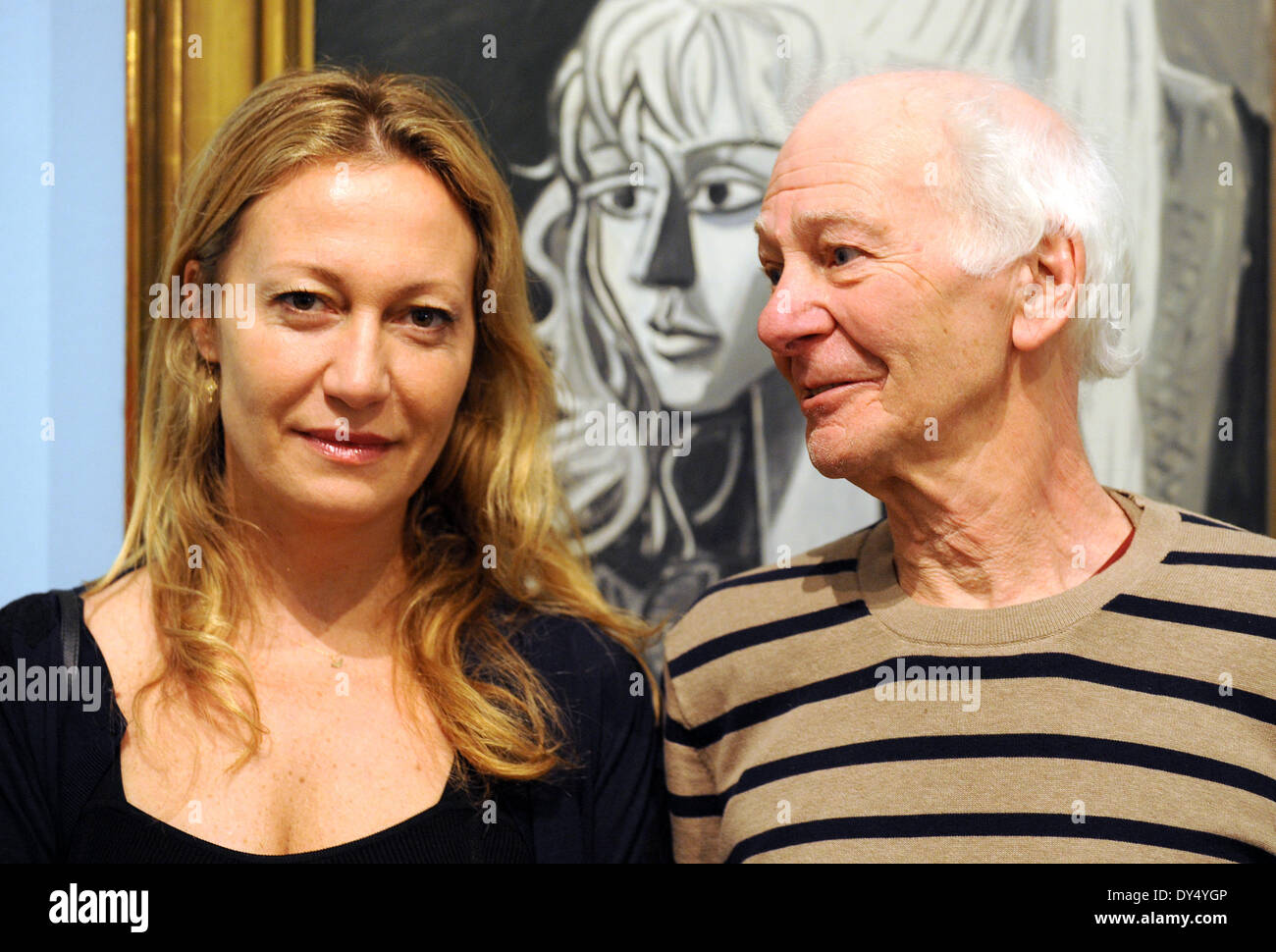 Bremen, Germany. 07th Apr, 2014. Grand-daughter of Picasso Diana Widmaier Picasso and former husband of Sylvette David, Toby Jellinek, pose in front of a Sylvette painting in the 'Sylvette, Sylvette, Sylvette: Picasso and the model' exhibition at Kunsthalle in Bremen, Germany, 07 April 2014. Photo: CARMEN JASPERSEN/dpa/Alamy Live News Stock Photo
