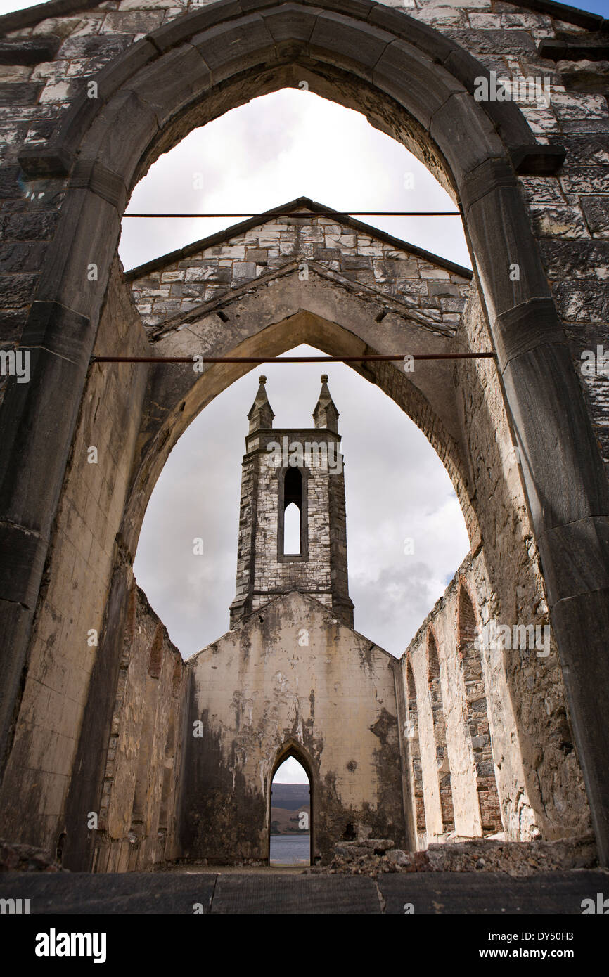 Ireland, Co Donegal, Dunlewey, roofless abandoned Glenveagh Estate Protestant Church Stock Photo