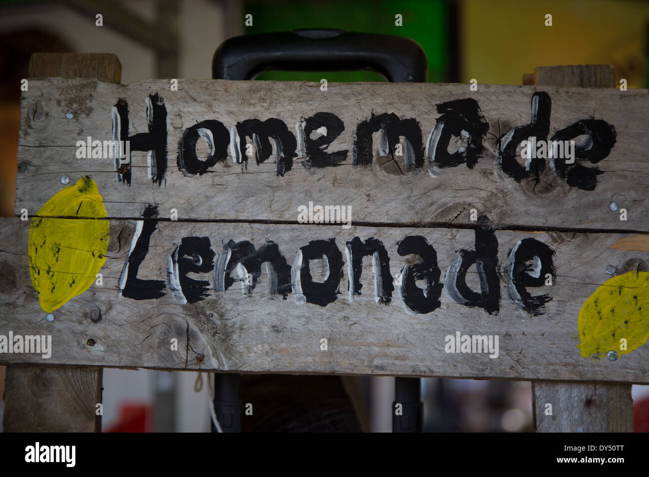 homemade lemonade sign Stock Photo Alamy
