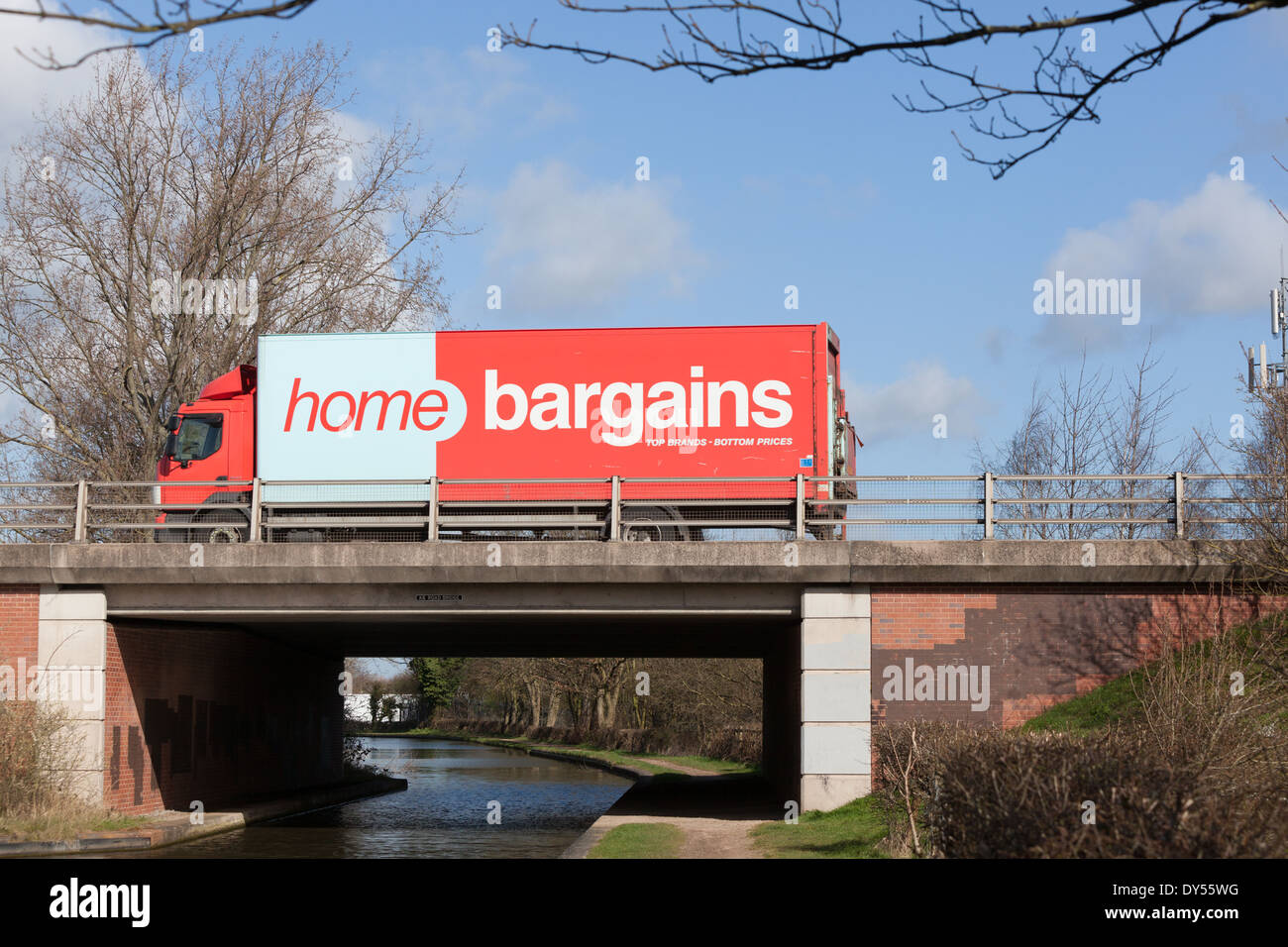 Home bargains lorry hires stock photography and images Alamy