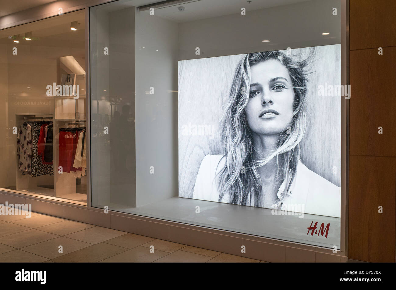 H&M Shop Window Display in Shopping Mall Stock Photo - Alamy
