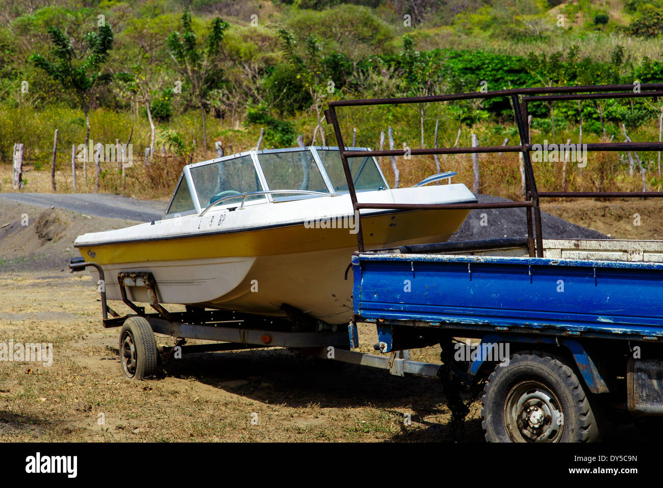 Truck pulling boat hires stock photography and images Alamy
