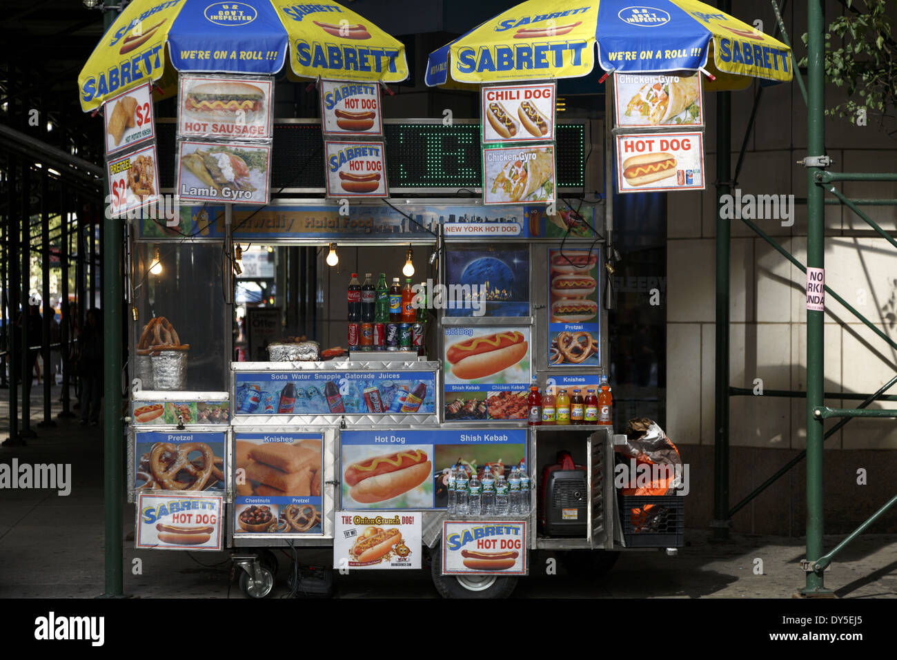 Hot dog cart hires stock photography and images Alamy