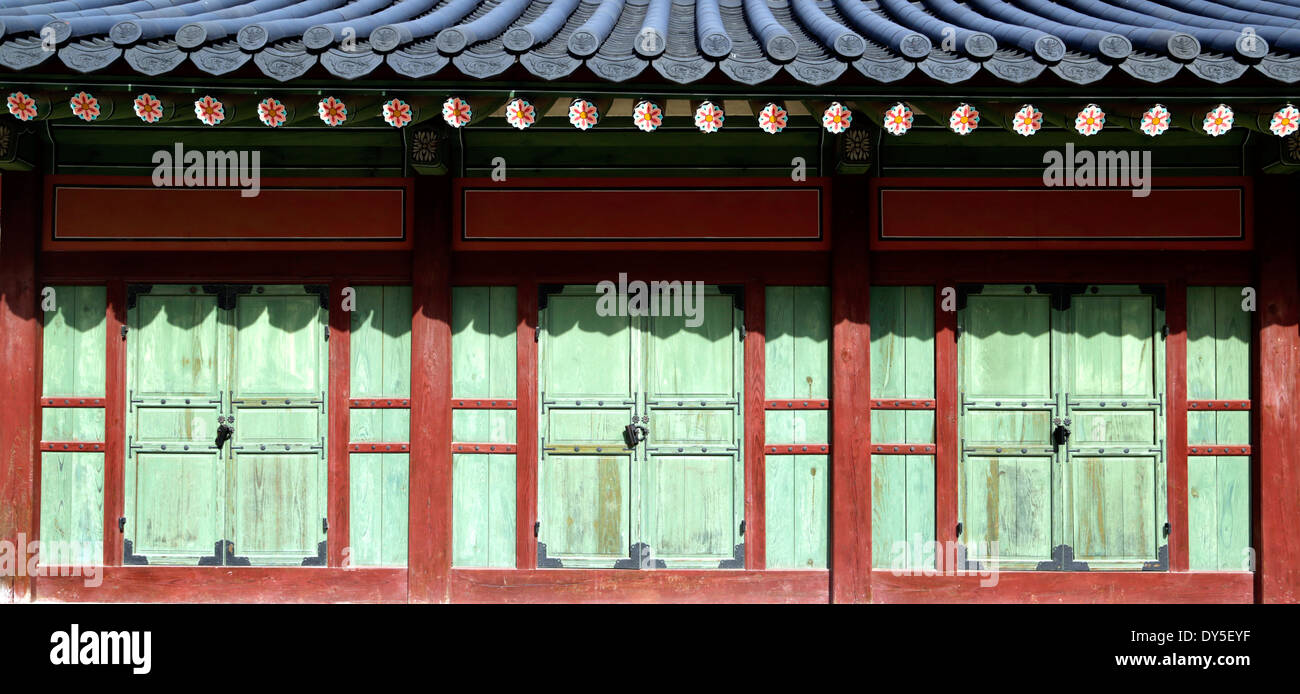 South Korean traditional door at Changdeok palace in Seoul, South Korea