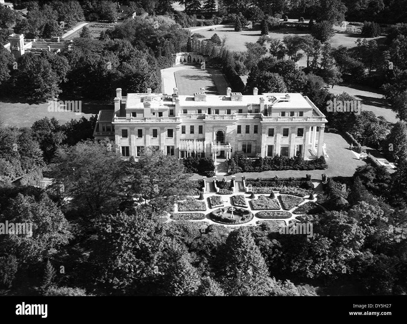 [R. S. Reynolds's 'Winfield Hall' estate, Glen Cove, NY] Stock Photo