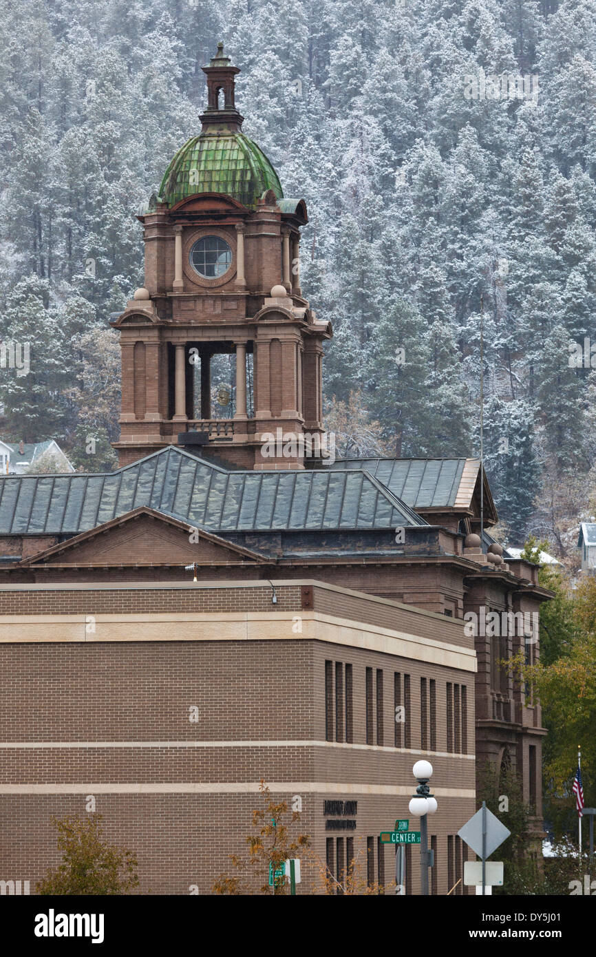 USA, South Dakota, Black Hills National Forest, Deadwood, Lawrence County Courthouse, winter