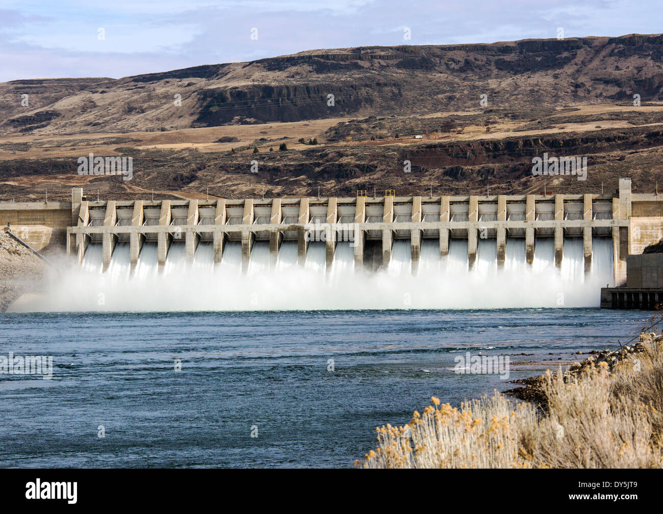 Chief Joseph Dam, second largest producer of power in USA, hydroelectric dam on the Columbia River, Washington state, USA Stock Photo