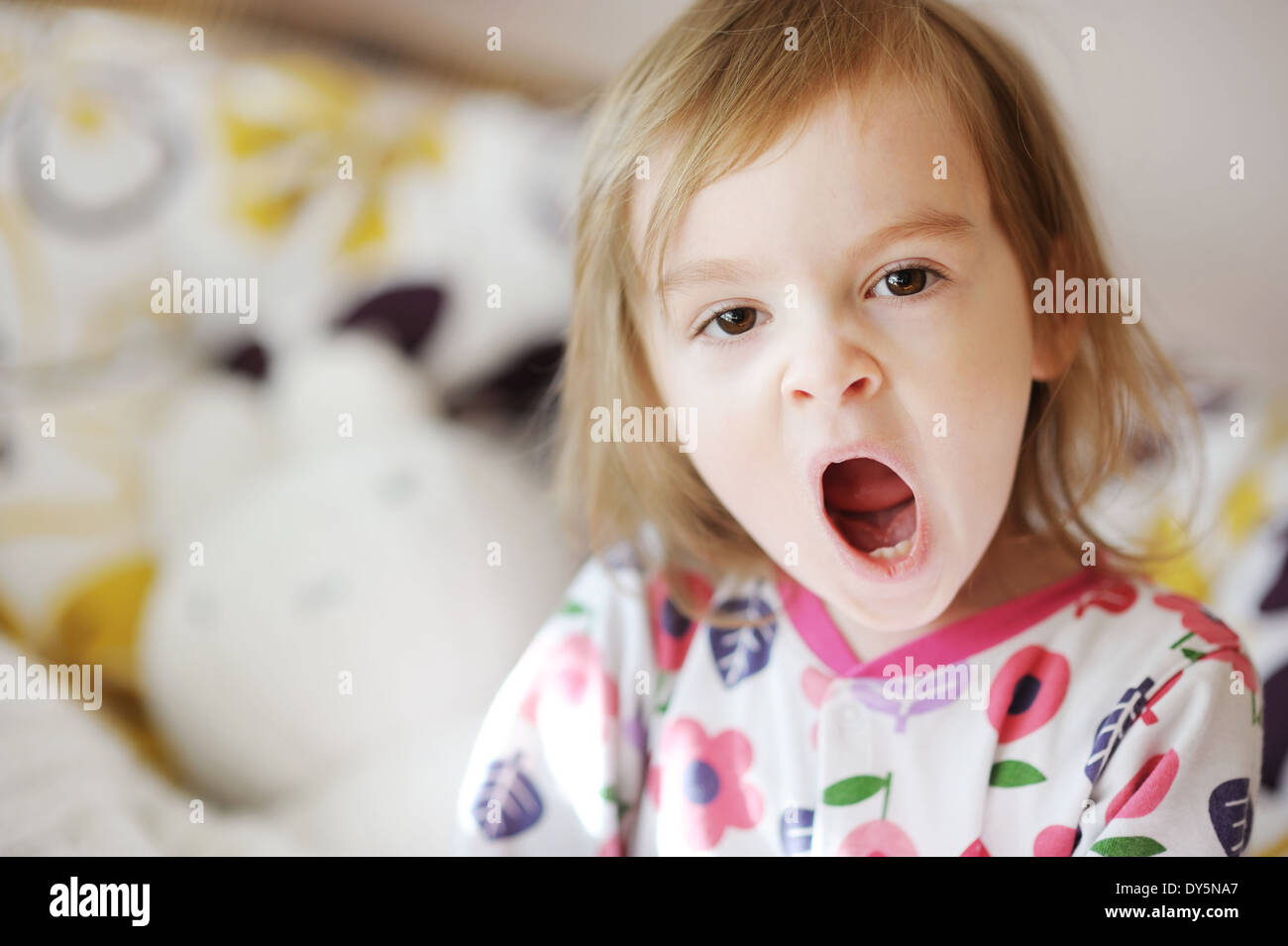 Toddler bedtime yawning hi-res stock photography and images - Alamy