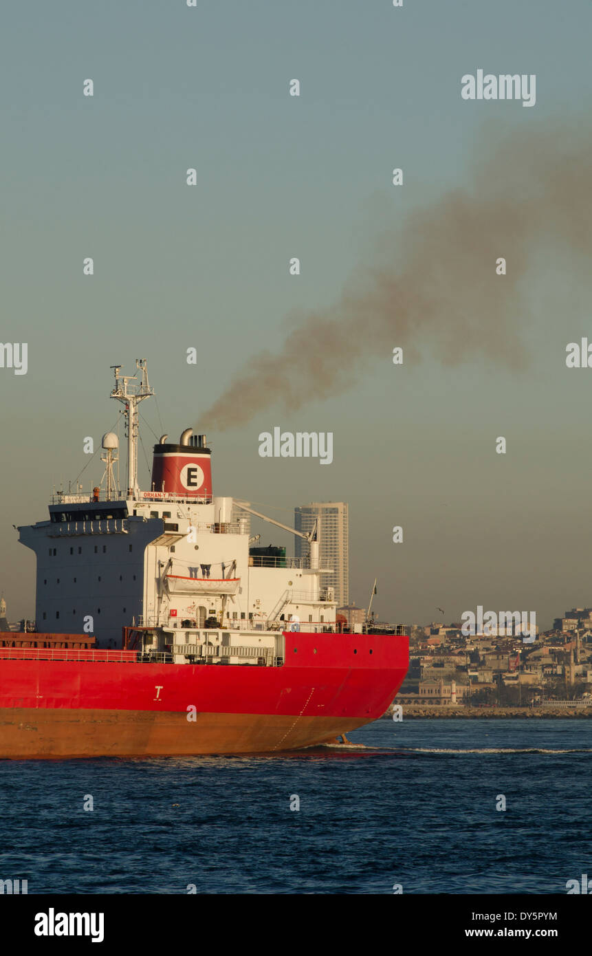 Istanbul Bosphorus Strait Shipping Pollution Turkey Stock Photo - Alamy