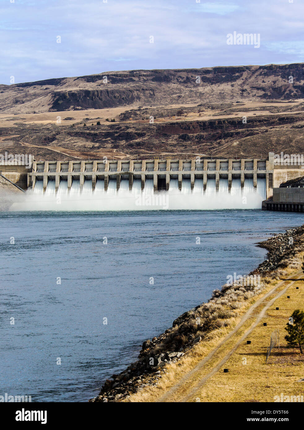 Largest concrete dam in us hires stock photography and images Alamy