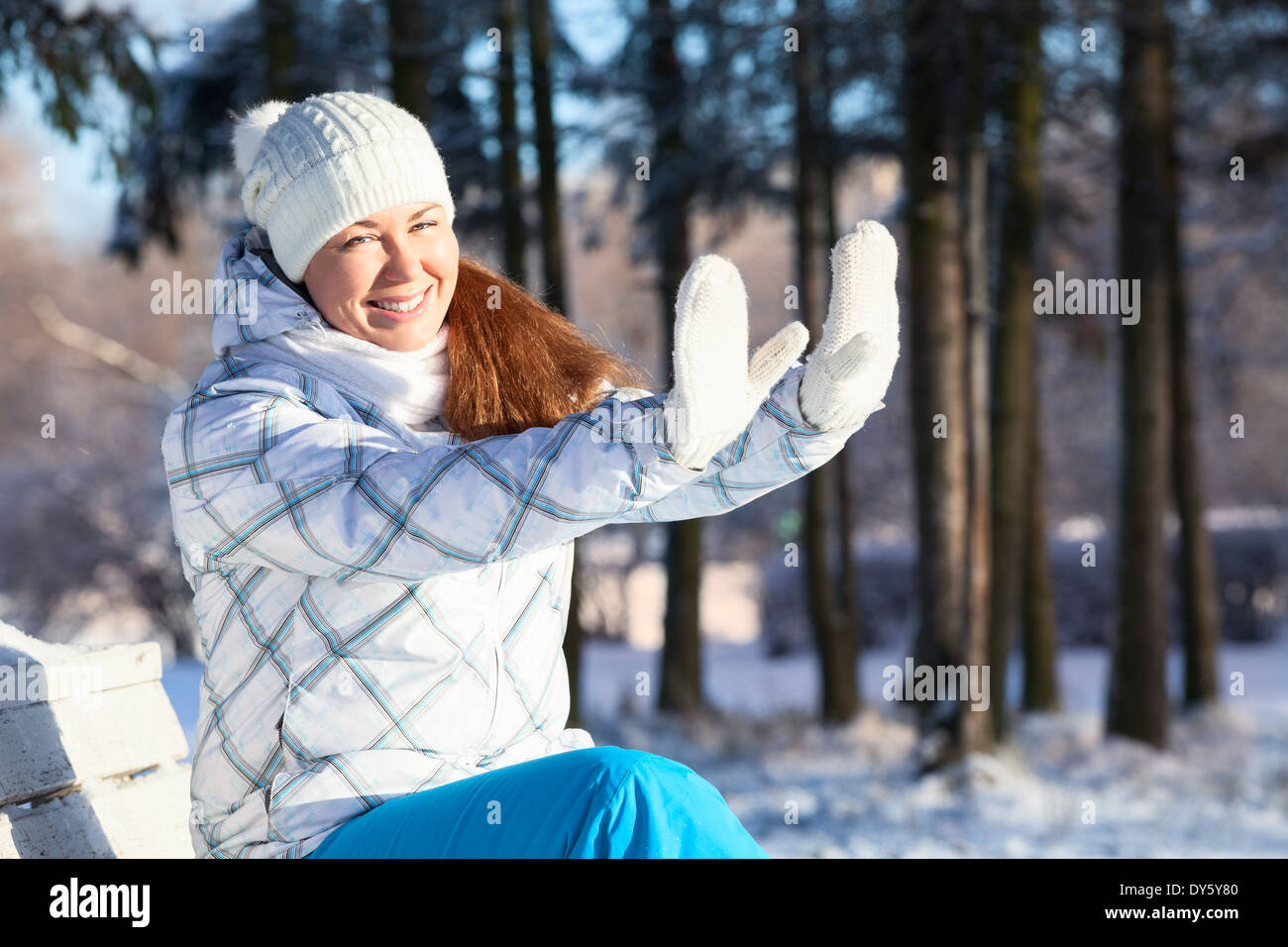 Woman covering face cold hi-res stock photography and images - Alamy