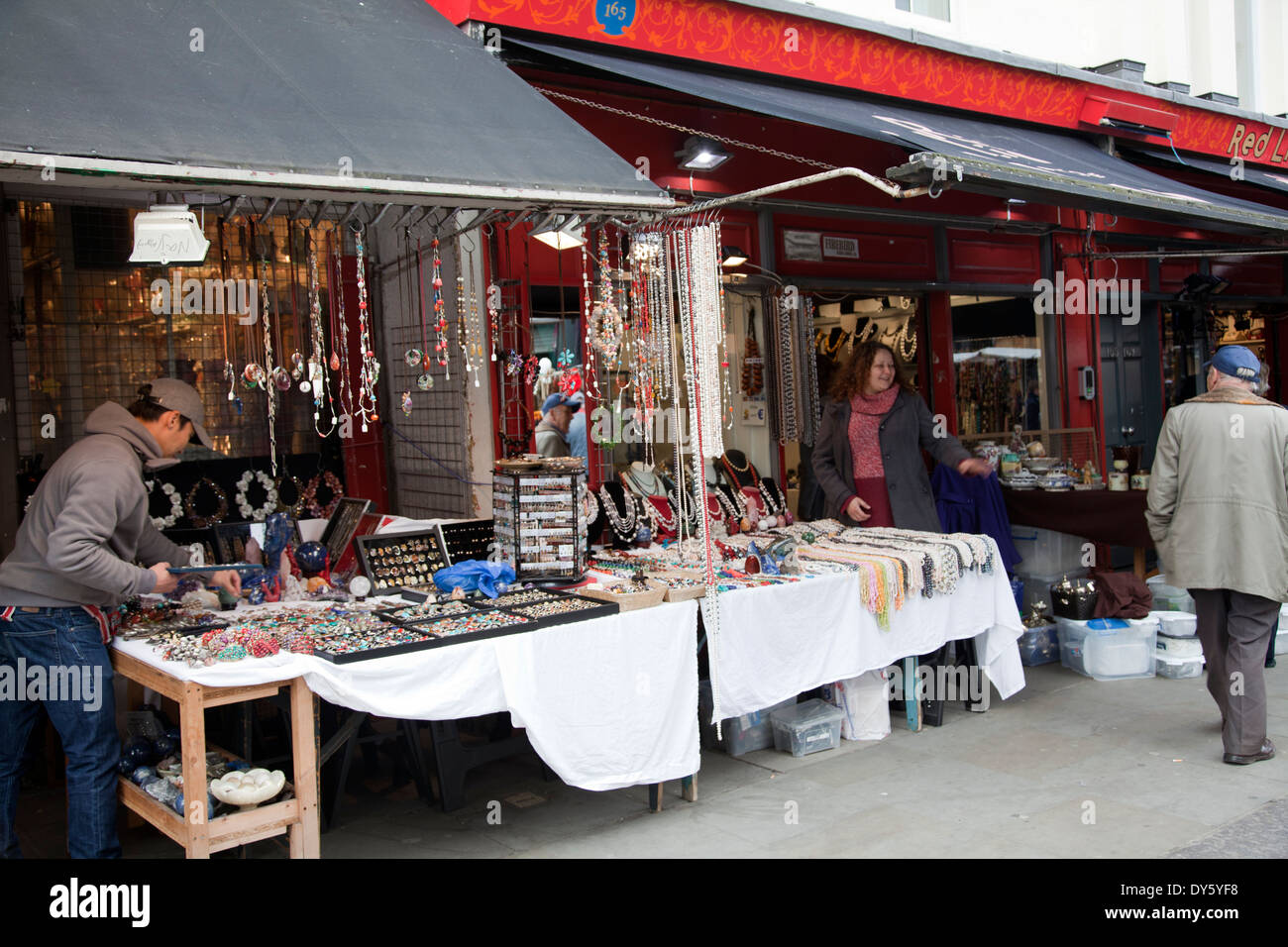 Portobello Rd Antiques Market Stallholders London W11 UK Stock