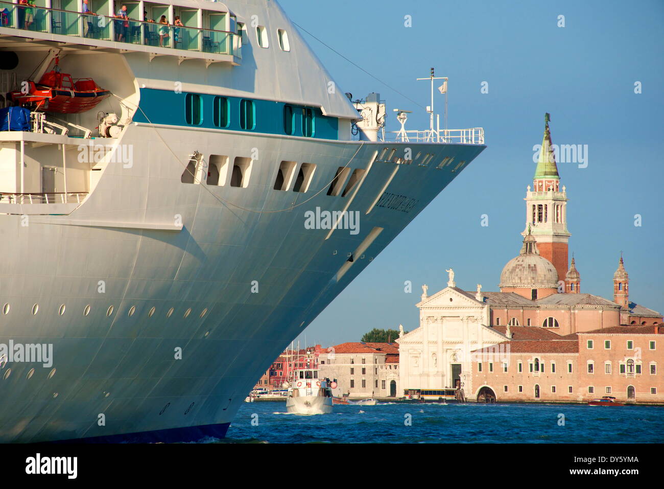 Cruise ship venice hi-res stock photography and images - Alamy