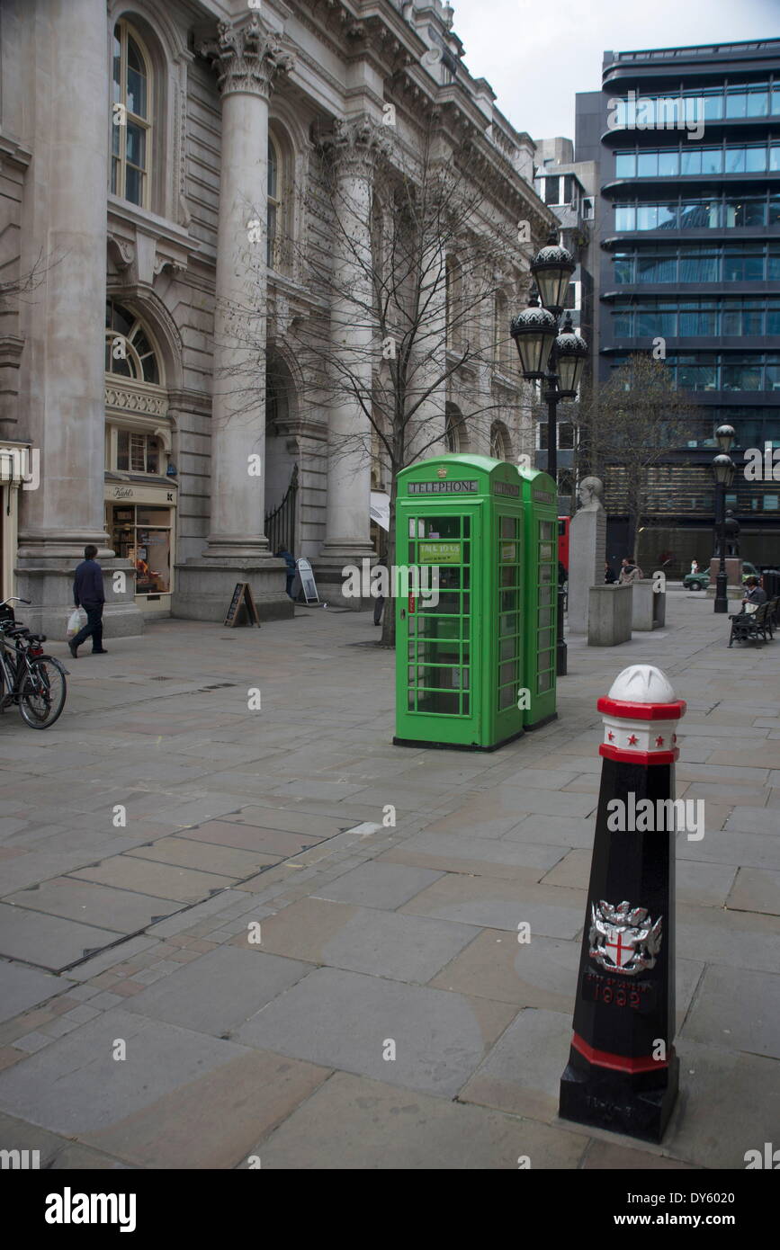Green telephone box near the Bank of England, London, EC2, England, United Kingdom, Europe Stock Photo