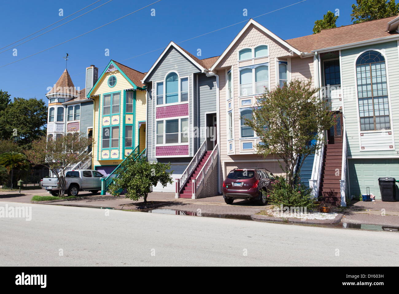 Suburban housing hires stock photography and images Alamy