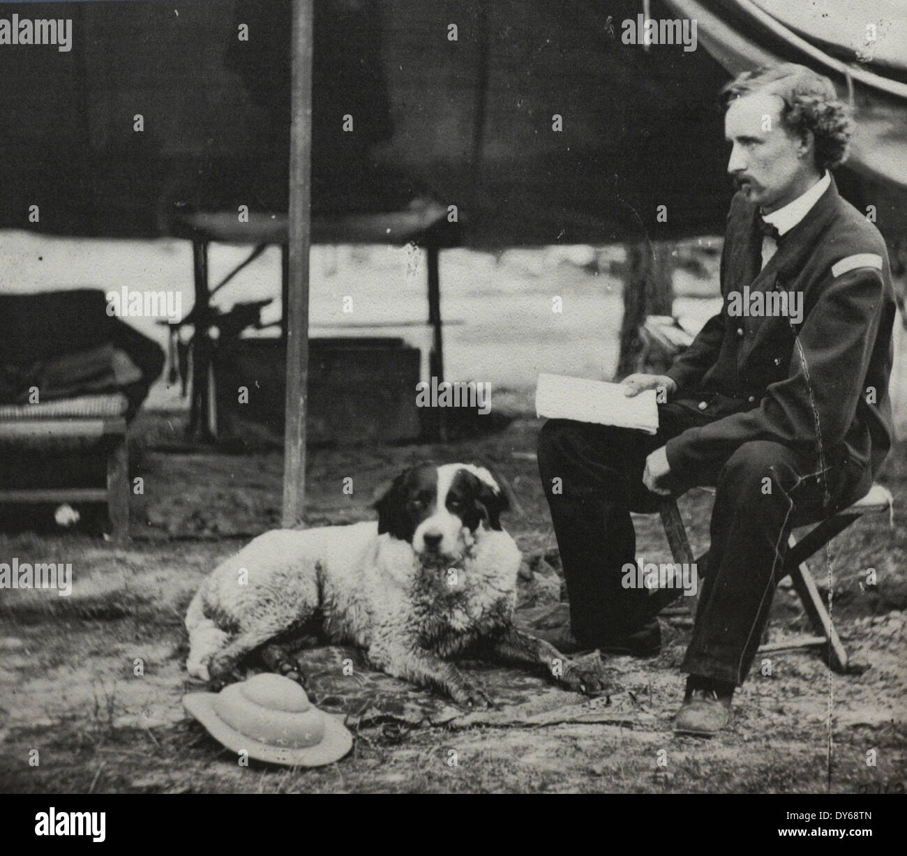 General George Armstrong Custer with a dog during the Peninsula Campaign of 1862, USA Civil War Stock Photo