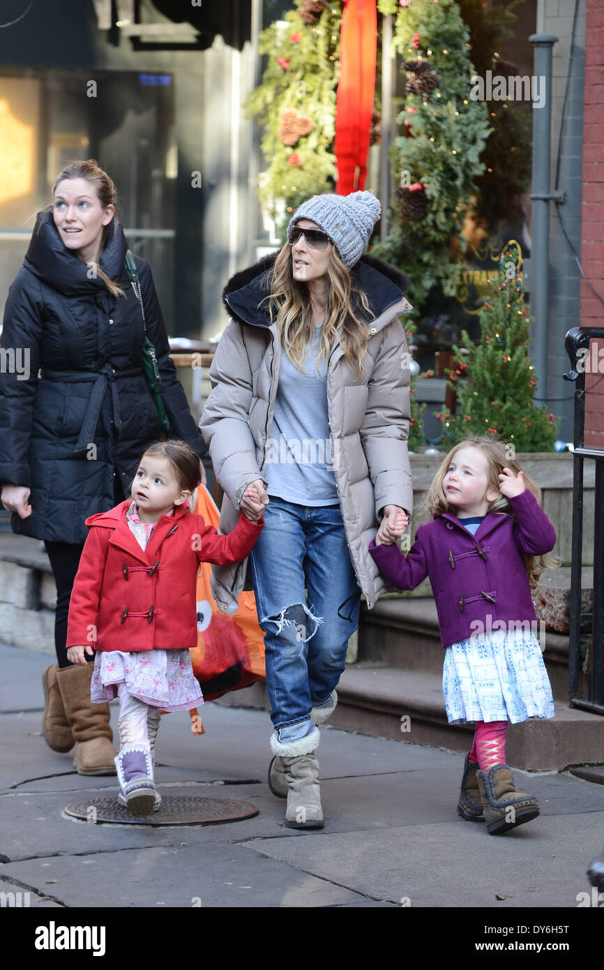 Sarah Jessica Parker walks her twin daughters home from schoolFeaturing