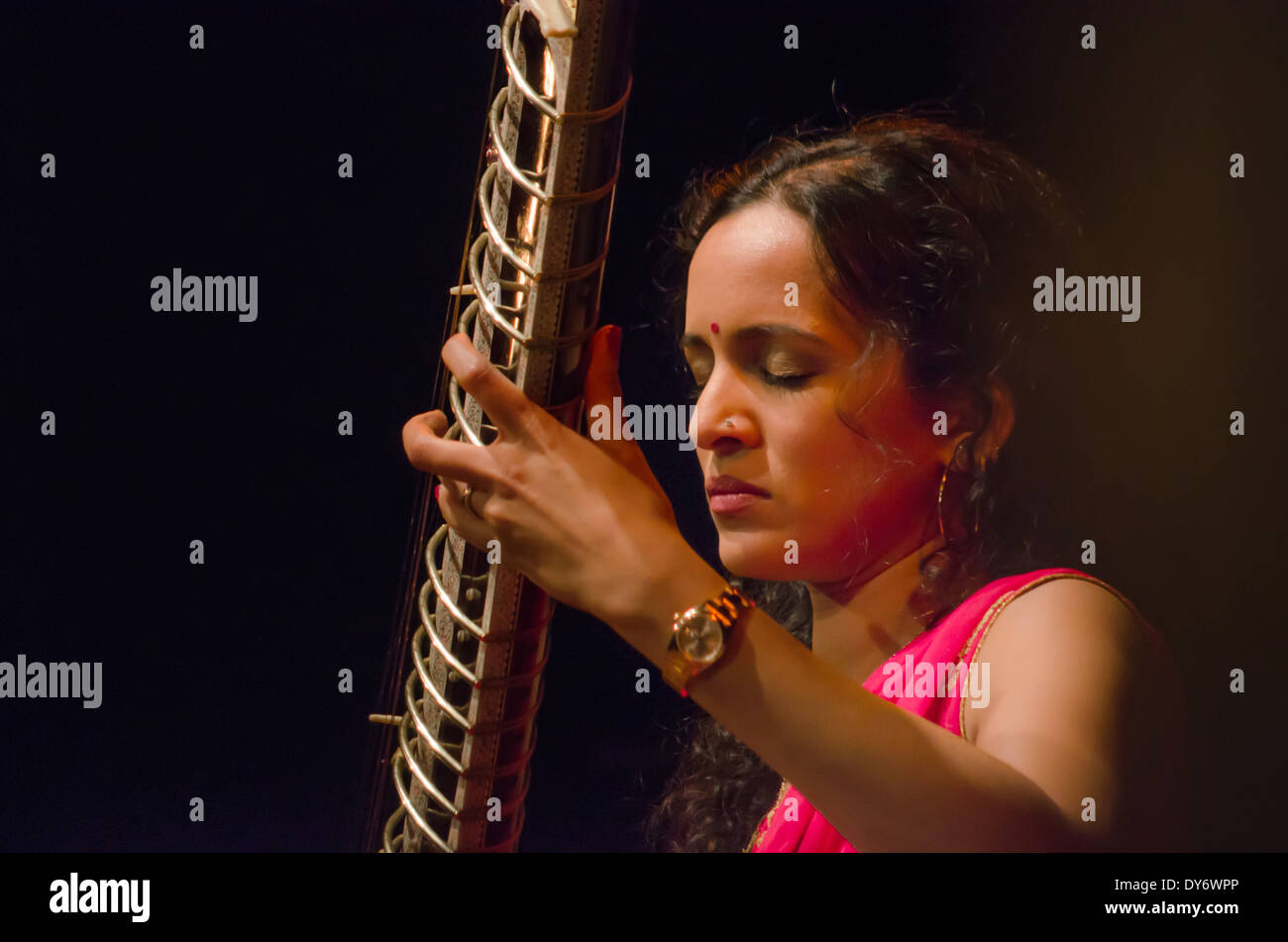 Sitarist Anoushka Shankar Stock Photo Alamy