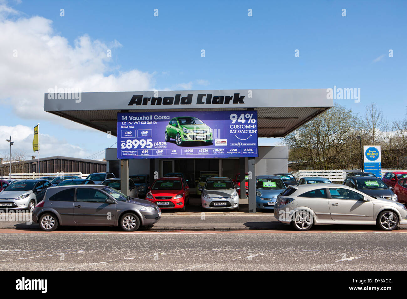 Cars for sale garage hi-res stock photography and images - Alamy