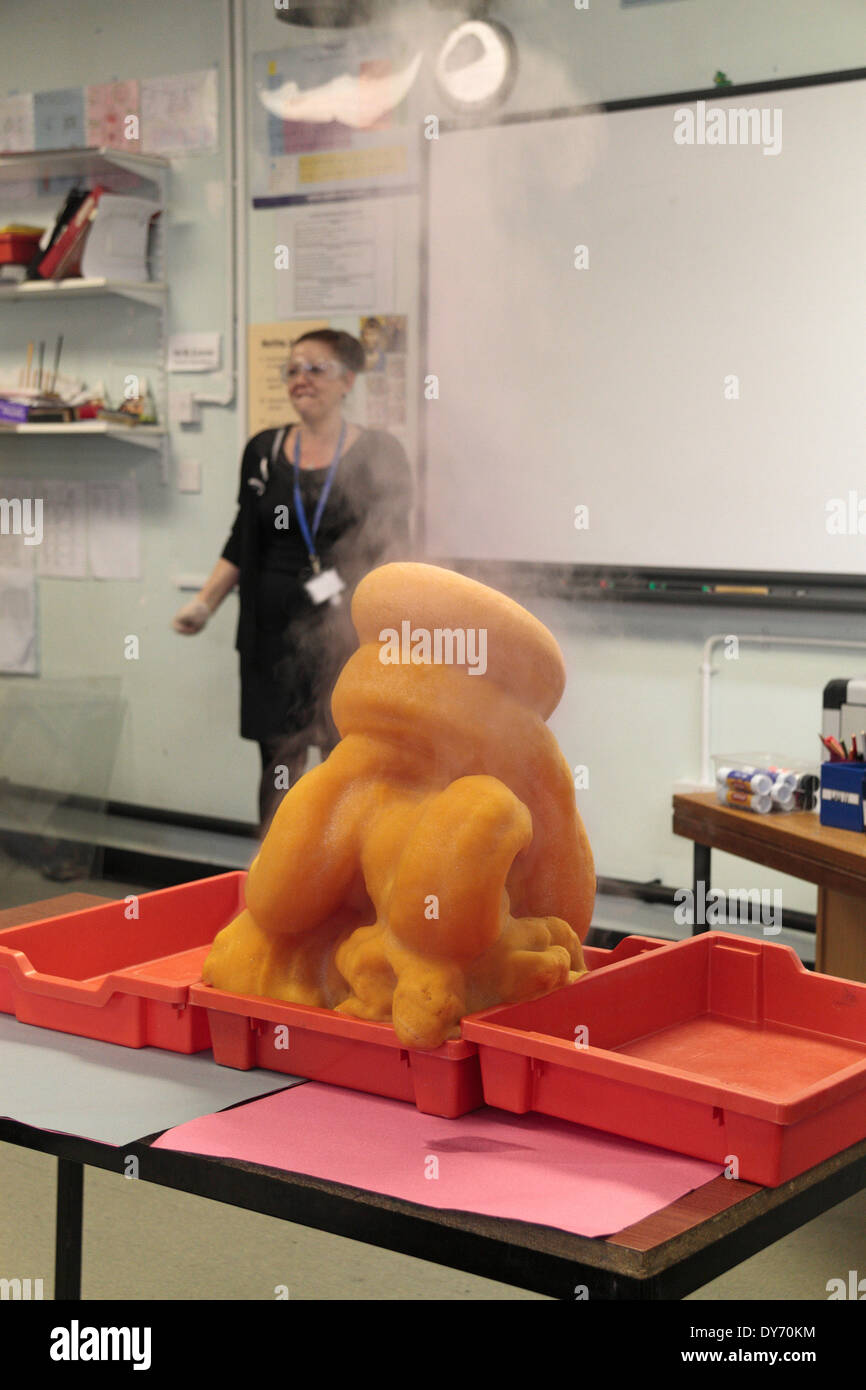 Demonstration of the elephants toothpaste practical in a science class in a British school (Apr 14). Stock Photo