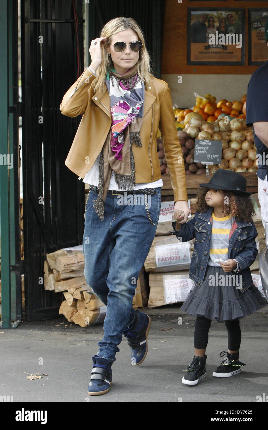 Heidi Klum shopping for groceries at Whole Foods with her boyfriend and two daughters Featuring: Heidi Klum,Helene Boshoven Samuel Where: Los Angeles California USA When: 30 Dec 2012 Stock Photo