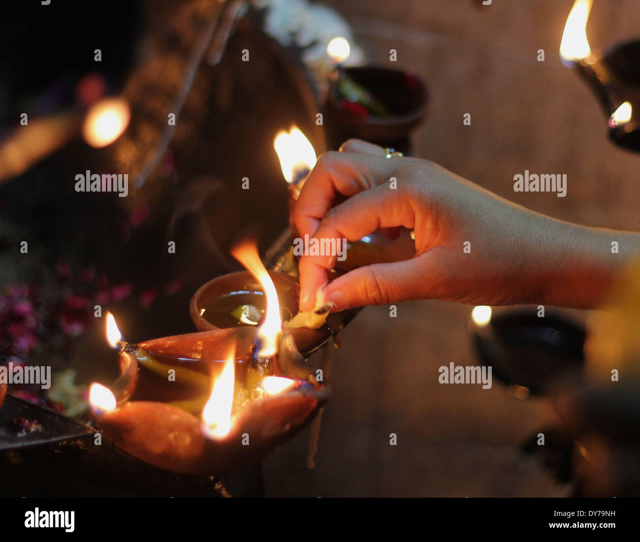 Pakde Ritual LAHORE, PAKISTAN, APRIL 08: Pakistani Muslim Pilgrims performing ...