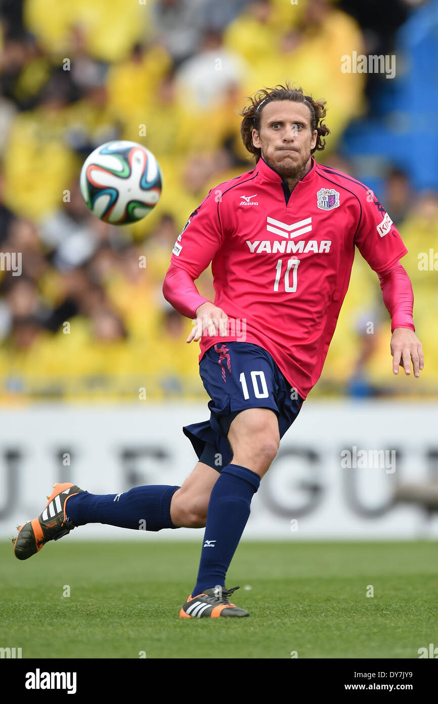 Diego Forlan Cerezo April 6 14 Football Soccer 14 J League Division 1 Match Between Kashiwa Reysol 2 1 Cerezo Osaka At Hitachi Kashiwa Soccer Stadium In Chiba Japan Photo By Aflo Stock Photo Alamy